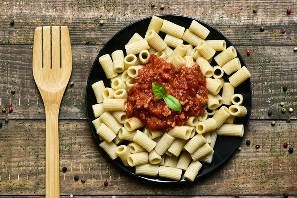 Penne rigate con salsa bolognese — Foto Stock