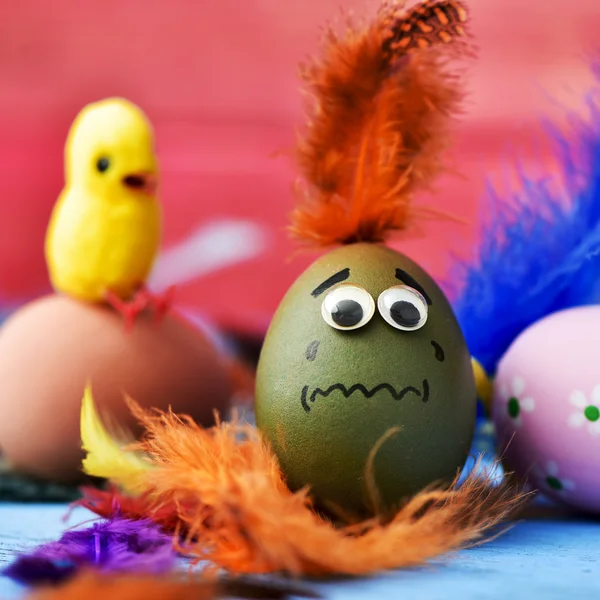 Φοβάται το αυγό του Πάσχα — Φωτογραφία Αρχείου