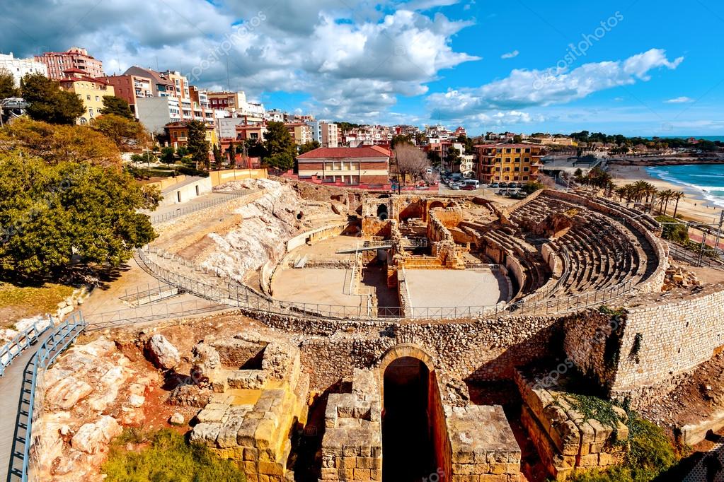 Roman amphitheater of Tarragona, Spain — Stock Photo © nito103 100991134