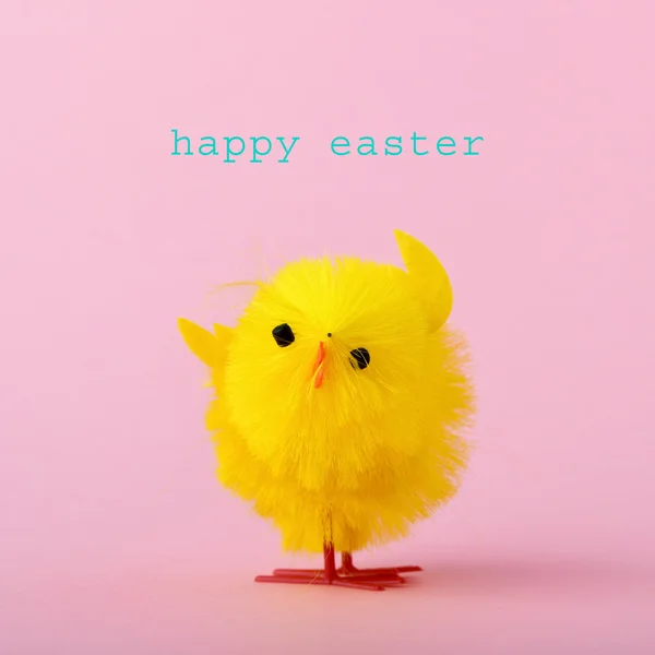 Teddyküken und Text frohe Ostern — Stockfoto