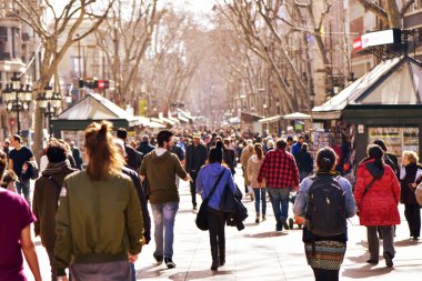insanlar içinde La Rambla, Barselona, İspanya