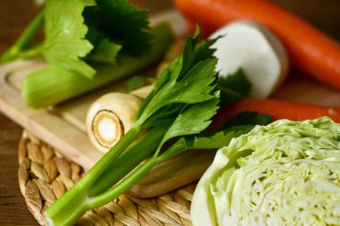 çiğ havuç, parsnips, şalgam, lahana ve kereviz