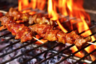 bir barbekü et şiş