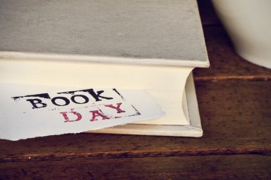 bir parça kağıda kitap ve metin kitap günü