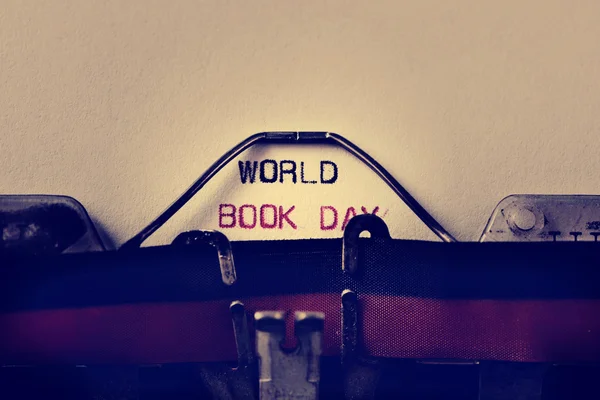 Macchina da scrivere e testo giornata mondiale del libro — Foto Stock