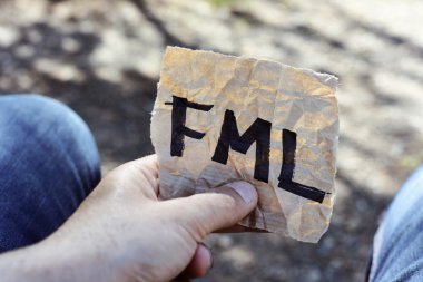 metin fml içinde bir kağıt parçası