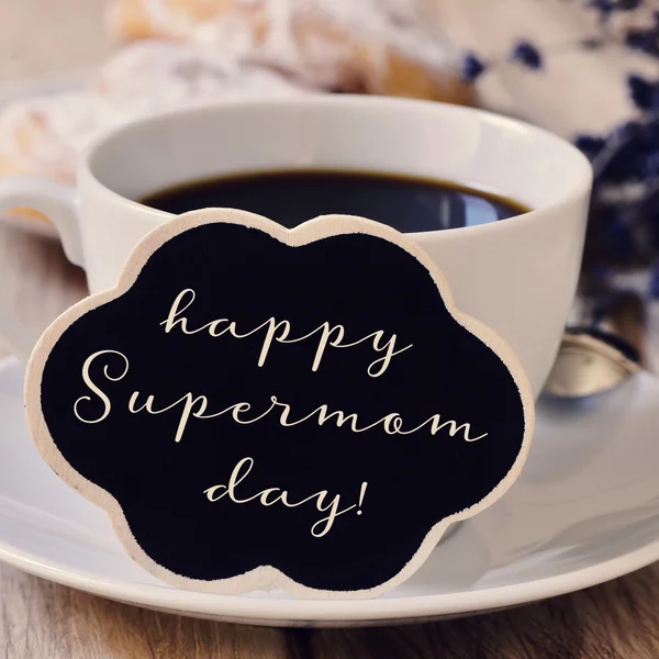 Desayuno y texto feliz día de supermamá, filtrado — Foto de Stock