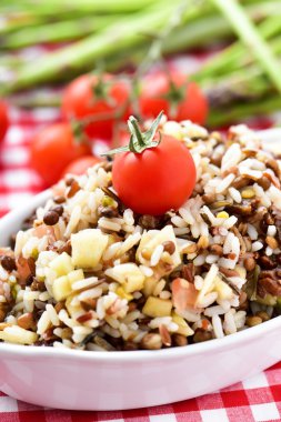 Mercimek ve pirinç salatası