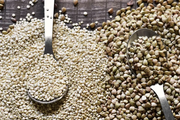 Buchweizen und Quinoa Samen — Stockfoto