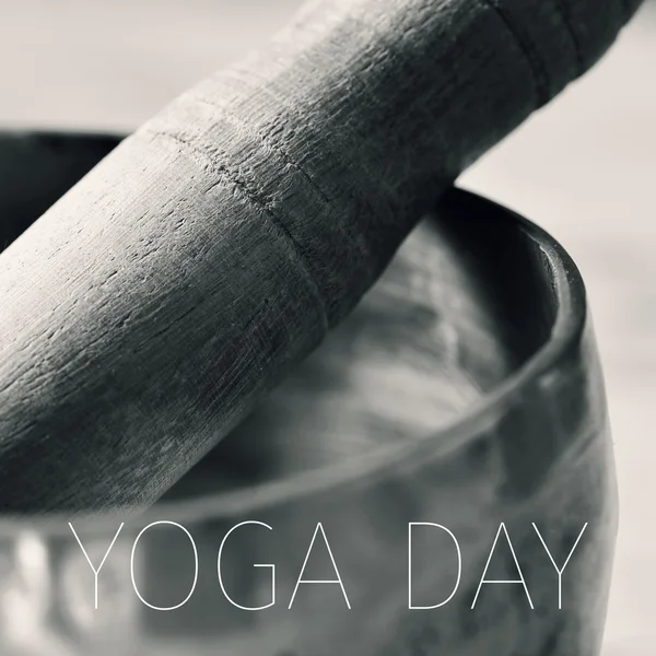 Text yoga day and tibetan singing bowl — Stock Photo, Image