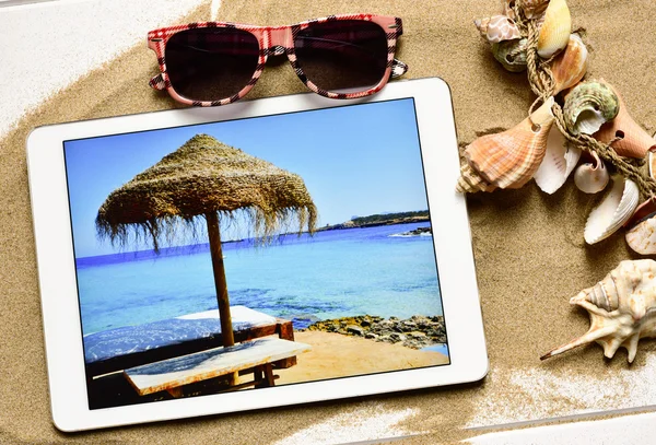 Tablet computer and summer stuff — Stock Photo, Image