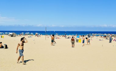 insanlar La Barceloneta Beach, Barcelona, İspanya