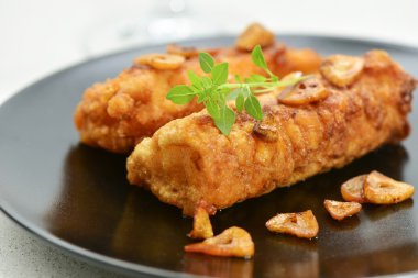 hırpalanmış ve kızarmış morina fileto