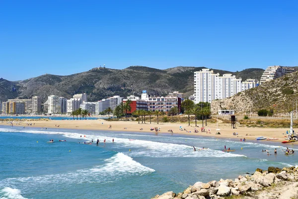 Banhistas no Raco Beach em Cullera, Espanha — Fotografia de Stock