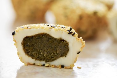 Japon susam mochi hamur işleri