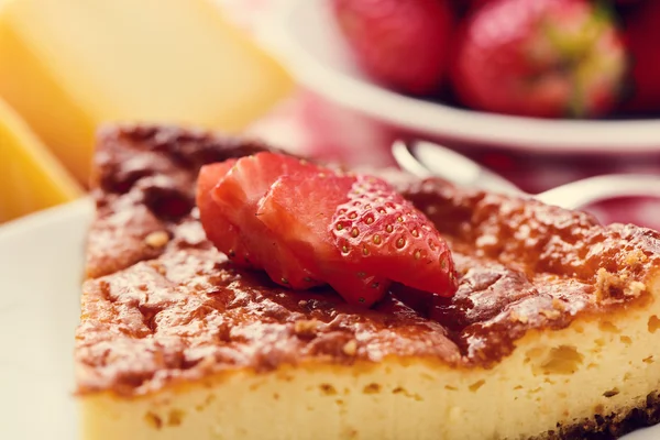Pedaço de cheesecake caseiro — Fotografia de Stock