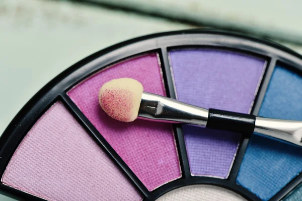 Eye shadow palette and applicator — Stock Photo, Image