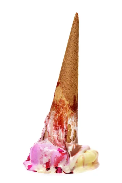 Раздавленный рожок мороженого — стоковое фото