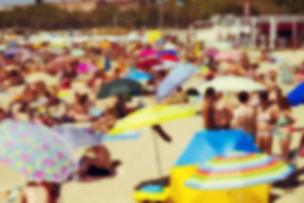 Rozostřeného rozostření pozadí balené Beach — Stock fotografie