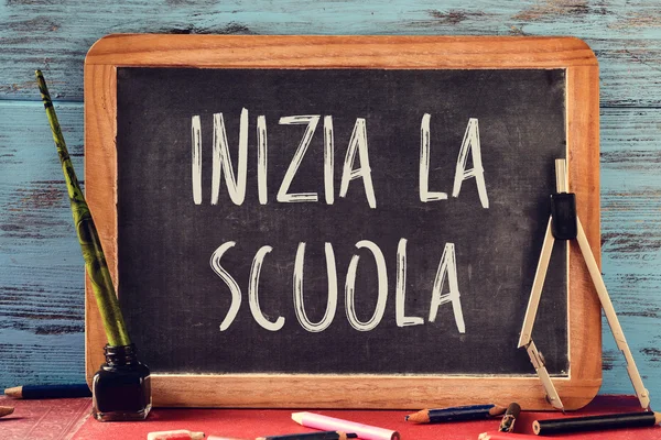 Texto inizia la scuola, volver a la escuela en italiano — Foto de Stock