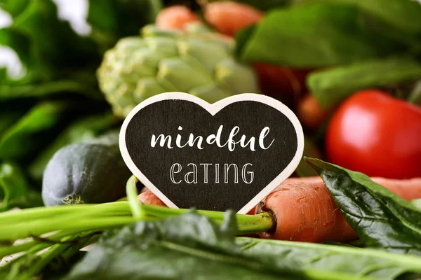 Raw vegetables and text mindful eating — Stock Photo, Image