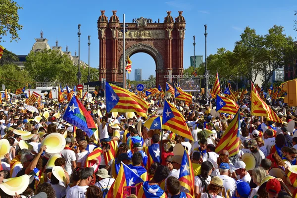 Manifestazione a sostegno dell'indipendenza della Catalogna a Barcellona , — Foto Stock