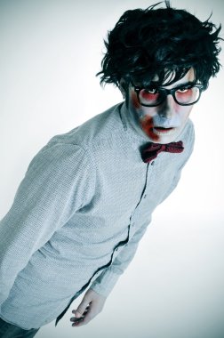 Bir hipster zombi portresi