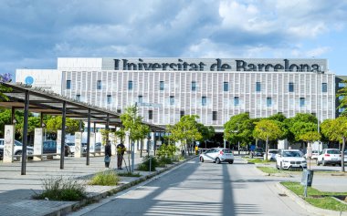 HOSPITALET DE LLOBREGAT, SPAIN - 15 Ekim 2020: The Campus de Ciencies de la Salut de Bellvitge, the Campus of Medicine of Medicine of the public University of Barcelona, in Hospital italet de Llobregat, İspanya