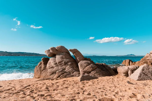 View Peculiar Rock Formations Cala Ginepro Beach Сардиния Италия — стоковое фото