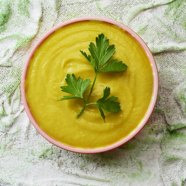 Vista Ángulo Alto Cuenco Cerámica Con Puré Coliflor Cubierto Con — Foto de Stock