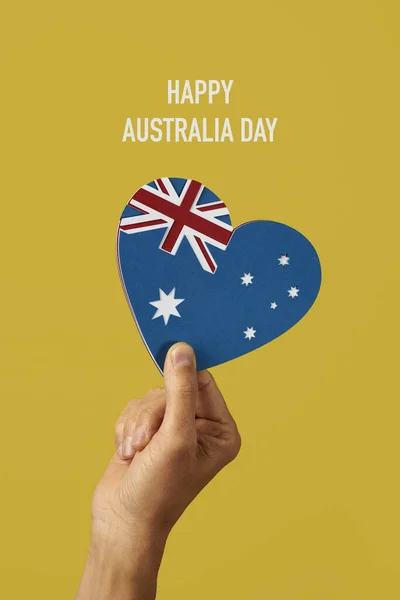 Närbild Handen Man Som Håller Australiensisk Flagga Form Ett Hjärta — Stockfoto