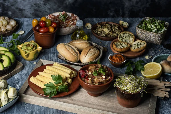 Verschiedene Vegane Snacks Beilagen Dips Wie Guacamole Oder Süßkartoffel Sobrasada — Stockfoto