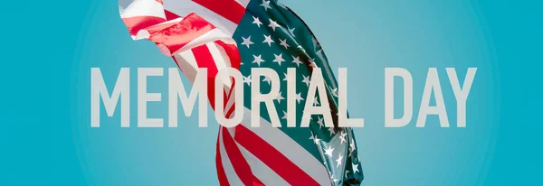 Dia Memorial Texto Uma Bandeira Dos Estados Unidos Acenando Céu — Fotografia de Stock