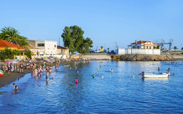 Mazarron Spagna Luglio 2021 Alcune Persone Divertono Nella Spiaggia Bahia — Foto Stock