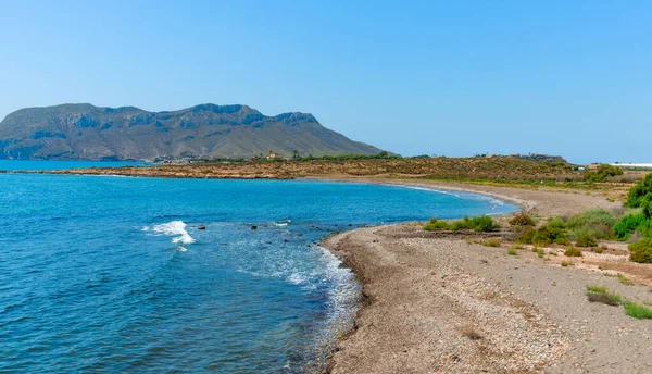 Aguilasの孤独なEl Rafalビーチのパノラマビュー スペインのムルシア州のCosta Calida海岸 背景にケープの山 — ストック写真