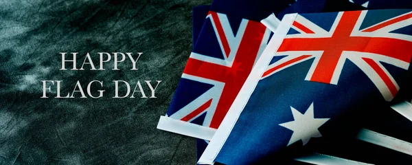 Close Algumas Bandeiras Australianas Texto Feliz Austrália Dia Fundo Cinza — Fotografia de Stock