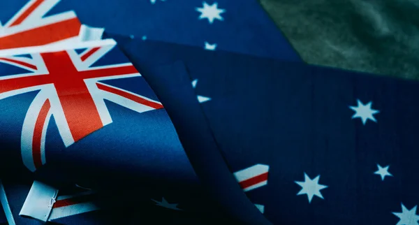 Primo Piano Alcune Bandiere Australiane Sfondo Grigio Scuro — Foto Stock