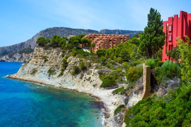 Cala La Manzanera sahilinin panoramik görüntüsü Calpe, Valencia Topluluğu, İspanya