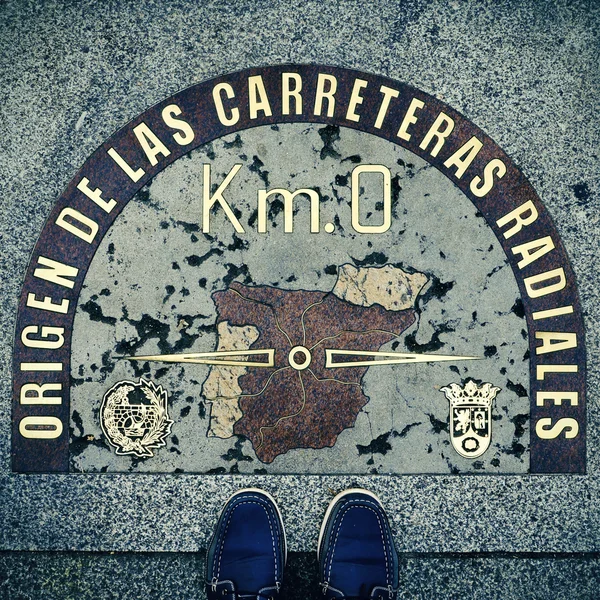 Kilometer nul punt in puerta del sol, madrid, Spanje, met een re — Stockfoto