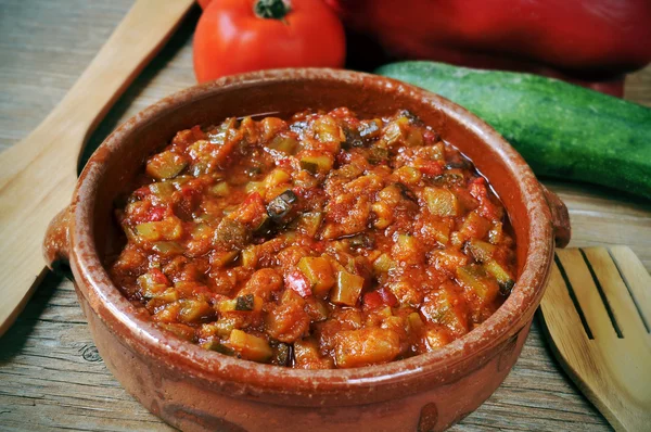 Spanish pisto, a typical vegetables stew — Stock Photo, Image