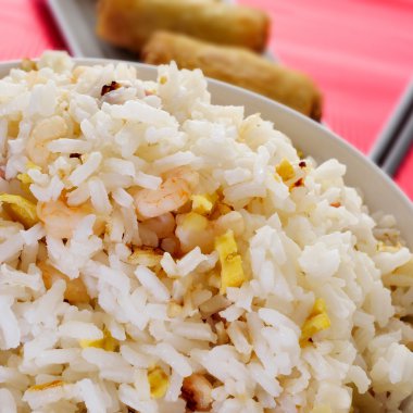 Çin kızarmış pilav ve springrolls