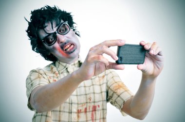 Bir selfie alarak zombi