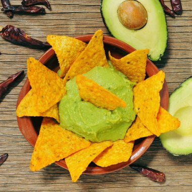 cips ve guacamole