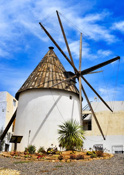 Oude molen in Carboneras, Spanje — Stockfoto