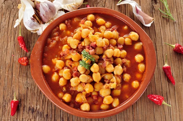 Potaje de garbanzos con jamon, spanish chickpeas stew with ham — Stock Photo, Image