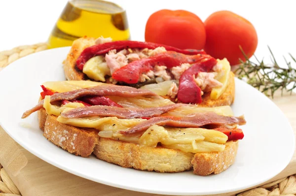 Espardenya，典型的三明治中，西班牙加泰罗尼亚与烤 v — 图库照片