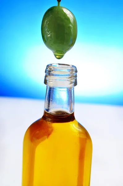 Оливкова та оливкова олія — стокове фото