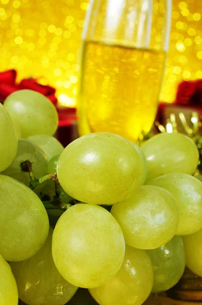Kiść winogron i szampana — Zdjęcie stockowe