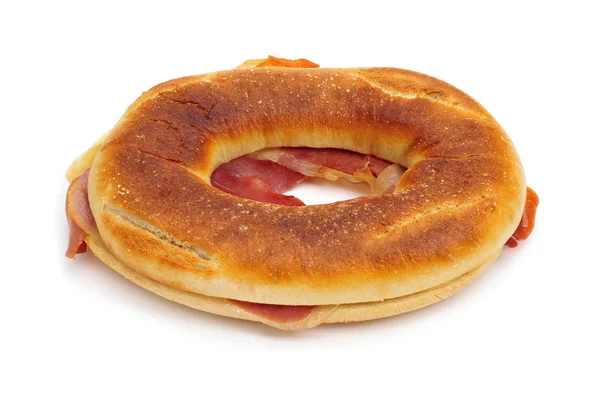 Spanischer Rosca de jamon serrano, ein Donut-förmiges Serrano-Schinkensandw — Stockfoto