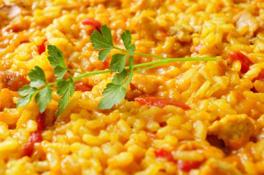 İspanyol tavuk paella